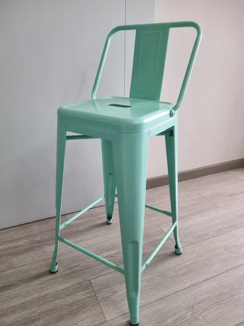 Mesa de comedor alta con sillas metálicas turquesa - 4