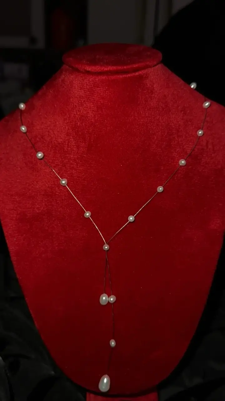 Collar de perlas elegante para mujer