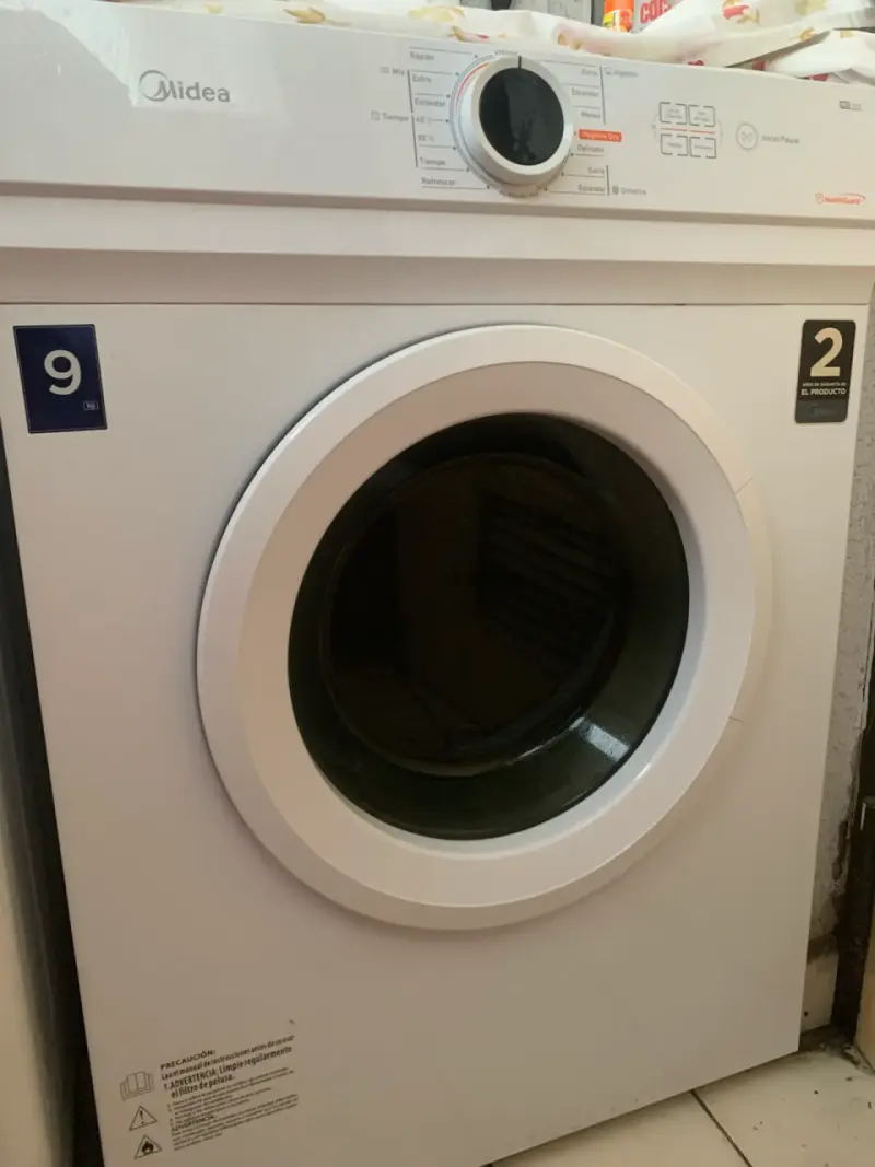 Secadora de Ropa Midea 9 kg muy poco uso