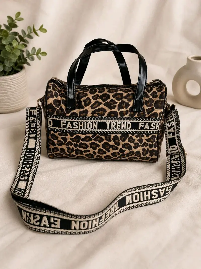 Bolso de mano animal print con diseño elegante