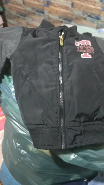 Lote de ropa variada para niños y adultos - miniatura 2