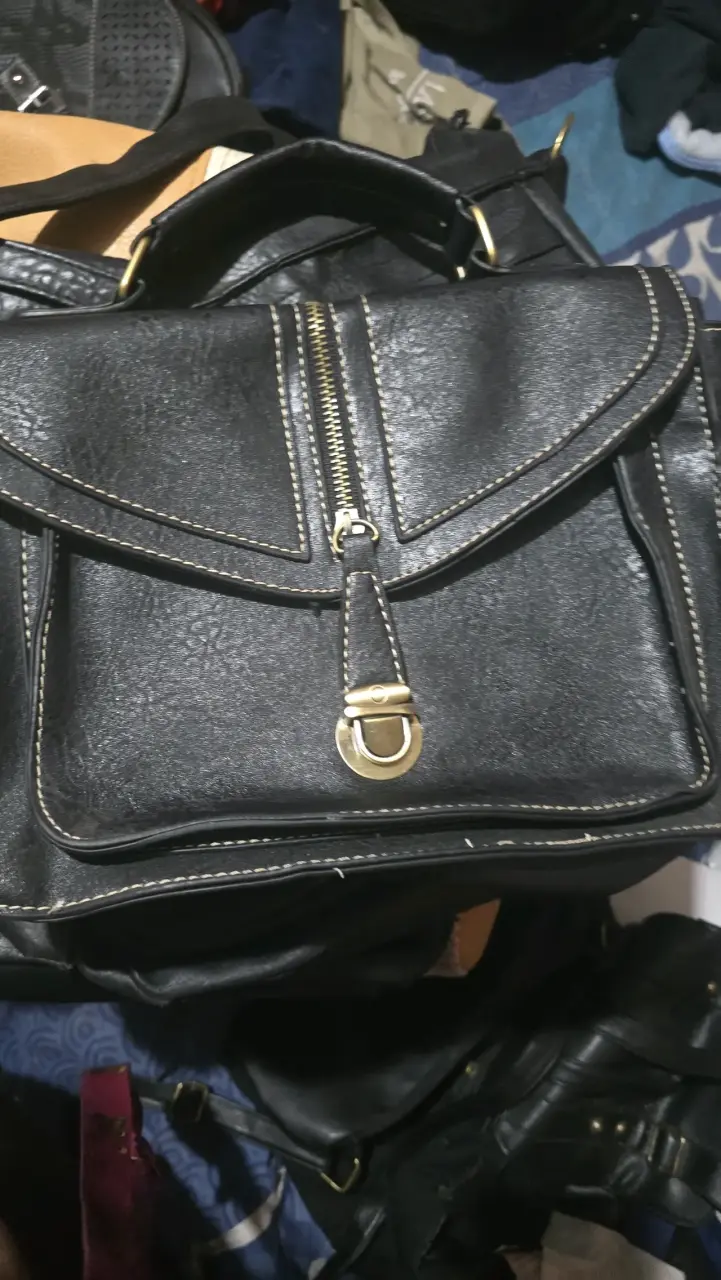 Lote de carteras y mochilas de cuero negro - 2