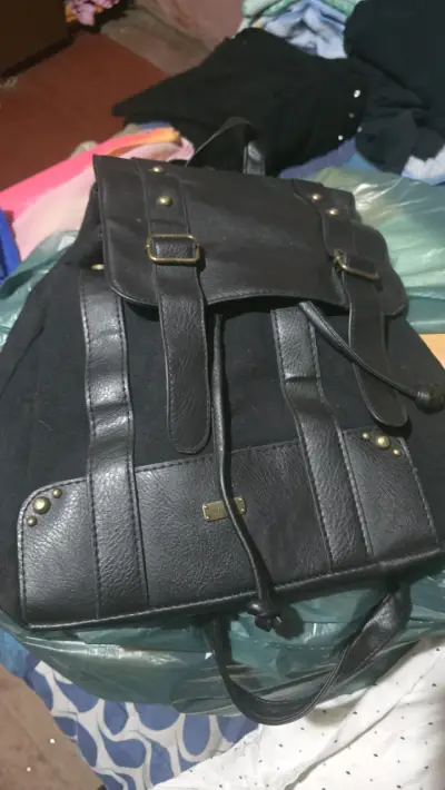 Lote de carteras y mochilas de cuero negro - miniatura 3