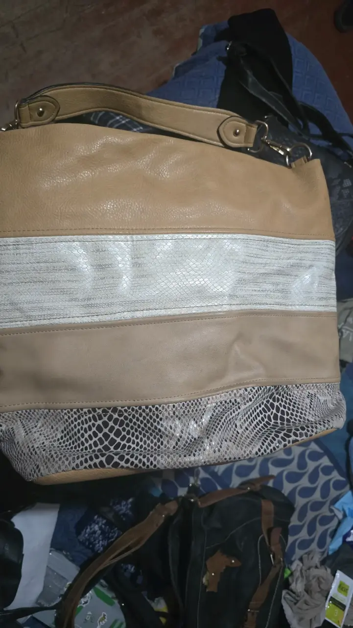 Lote de carteras y mochilas de cuero negro - 6