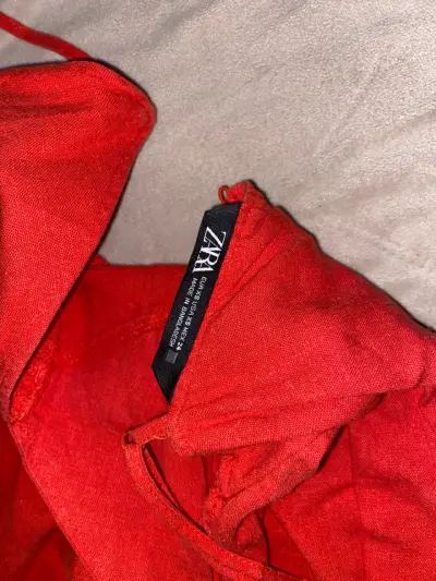 Vestido rojo de tirantes Zara elegante - miniatura 3