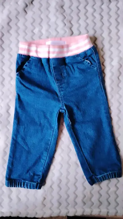 Pantalones de mezclilla para bebé con cintura elástica - miniatura 1