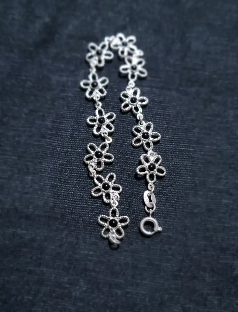 Pulsera de plata con diseño de flores - 2