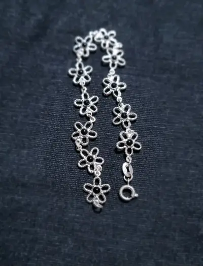 Pulsera de plata con diseño de flores - miniatura 2