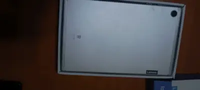 Tablet Lenovo Tab M10 FHD Plus con caja - miniatura 3