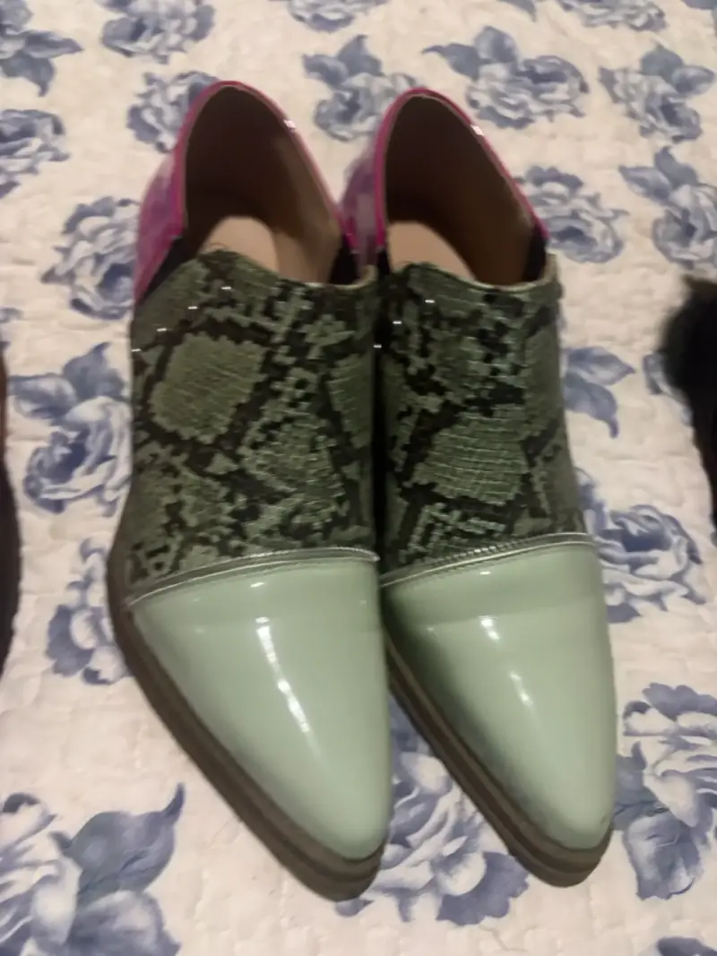 Botines de cuero con diseño de serpiente y tacón bajo - 2