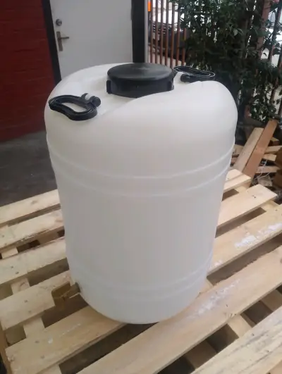 Contenedor de Agua de Plástico con Grifo - miniatura 2