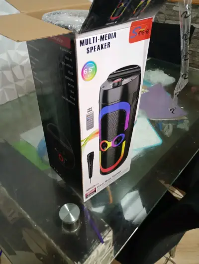 Parlante multimedia Sing-e con luces LED - miniatura 1