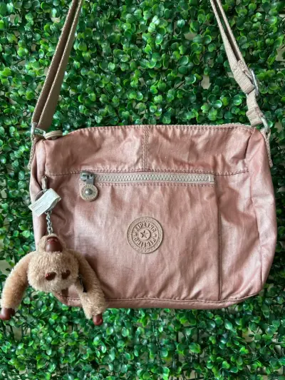 Bolso Kipling rosa con llavero de mono - miniatura 1
