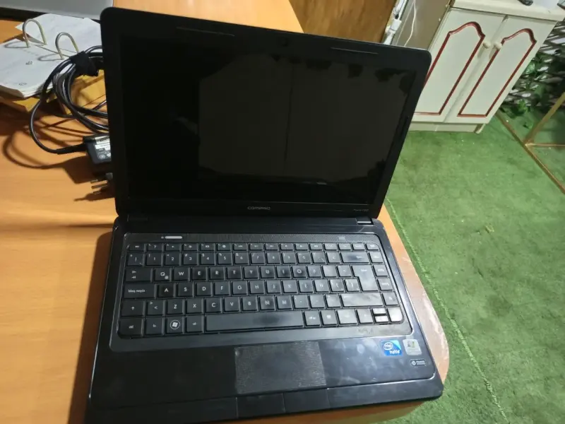 Notebook Compaq Presario CQ57 en buen estado - 4