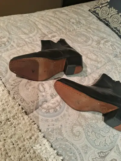 Botines de cuero negro para hombre en buen estado - miniatura 2