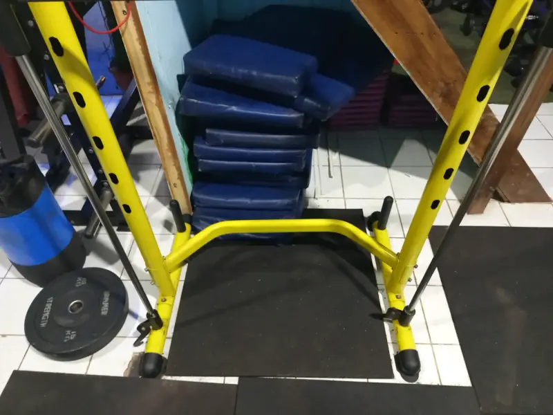 Jaula de sentadillas amarilla para gimnasio - 2