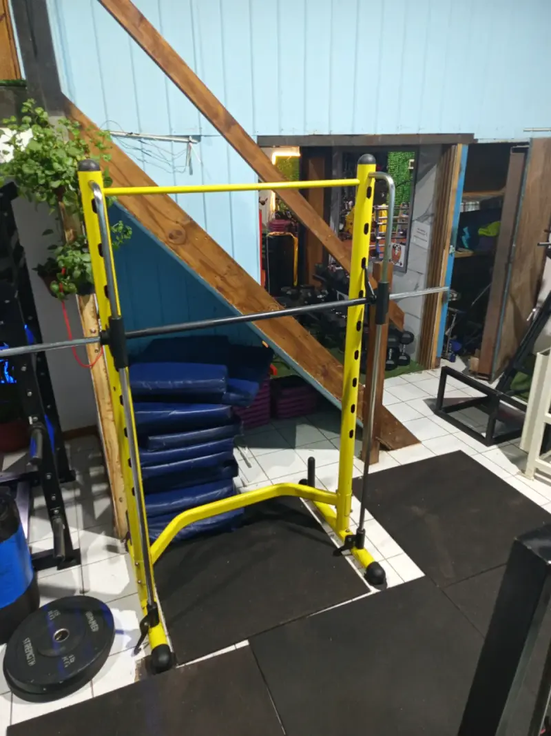 Jaula de sentadillas amarilla para gimnasio - 3