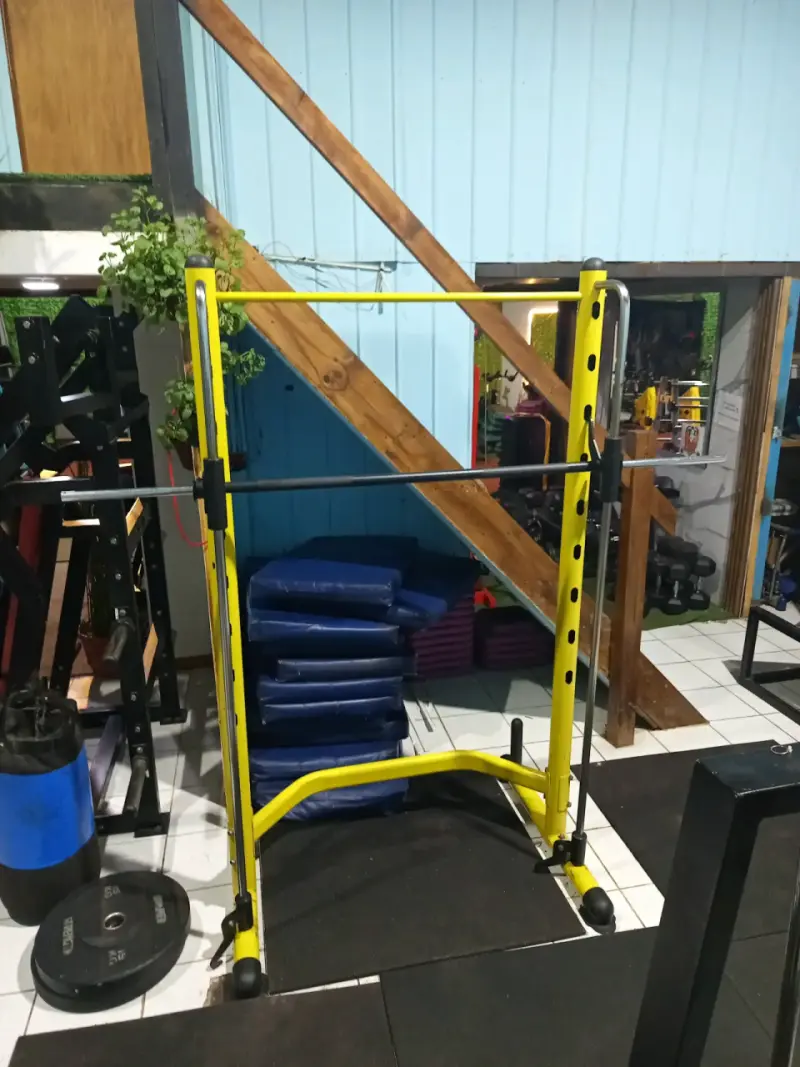 Jaula de sentadillas amarilla para gimnasio - 4