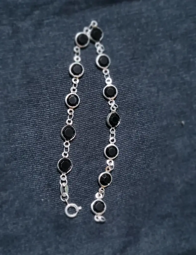 Pulsera de plata con piedras negras - 2