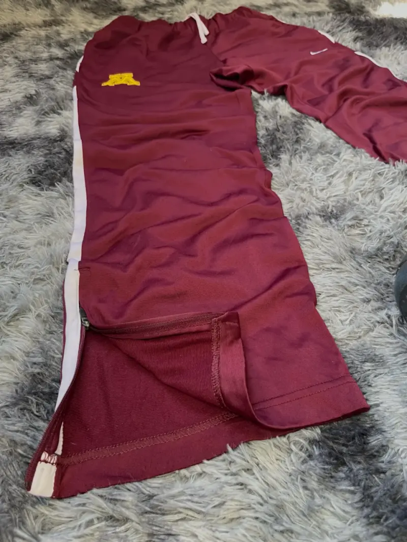 Pantalones deportivos Nike burdeos con logo - 3