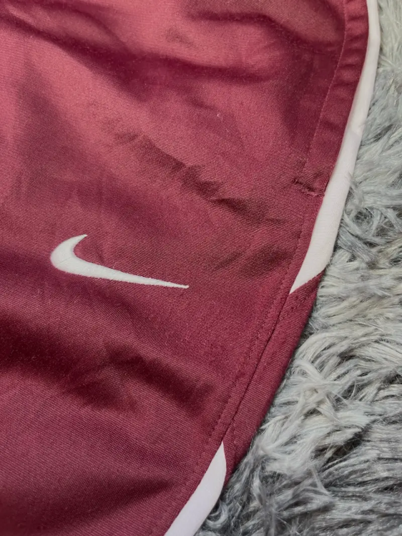 Pantalones deportivos Nike burdeos con logo - 4