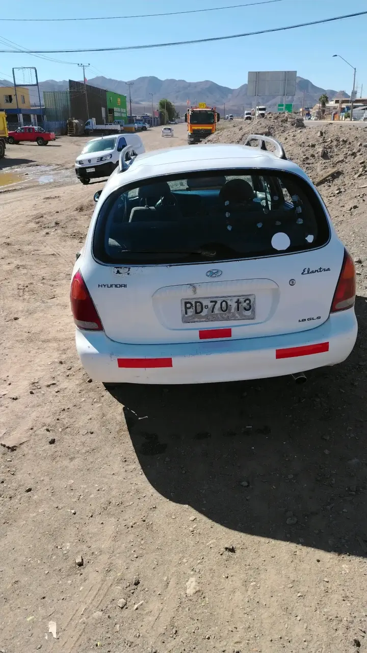 Hyundai Elantra GLS 1.8 1998 en buen estado - 3