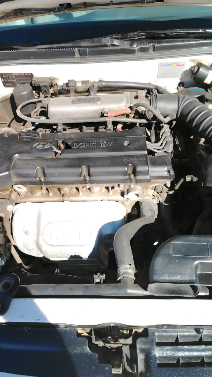 Hyundai Elantra GLS 1.8 1998 en buen estado - 5