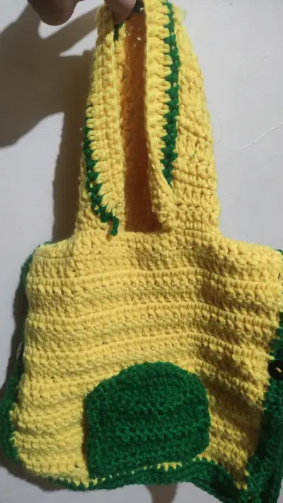 Poncho tejido a crochet amarillo y verde - miniatura 1