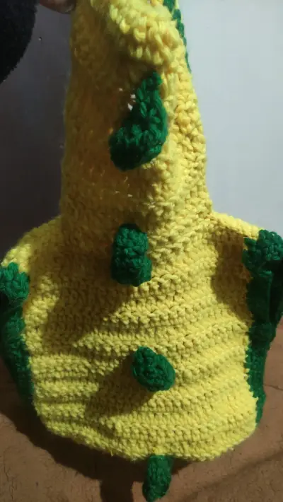 Poncho tejido a crochet amarillo y verde - miniatura 3
