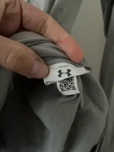 Polera deportiva gris Under Armour con cierre - miniatura 5