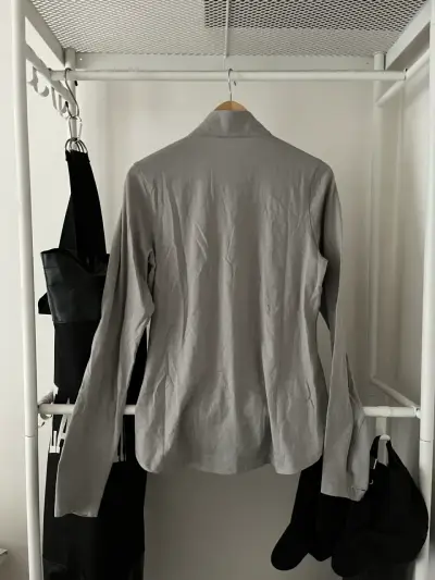 Polera deportiva gris Under Armour con cierre - miniatura 6