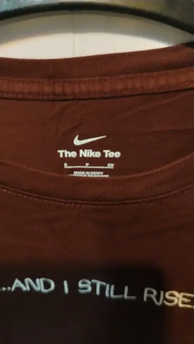 Polera Nike The Nike Tee manga larga marrón - miniatura 2