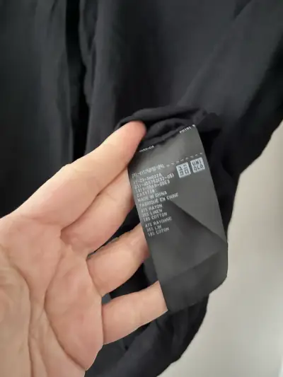 Camisa Negra de lino uniqlo - miniatura 3
