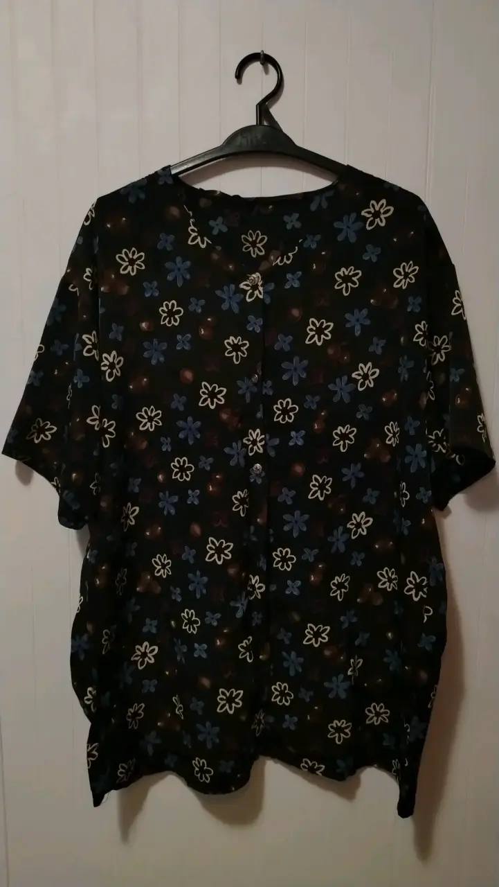 Blusa de mujer con estampado floral