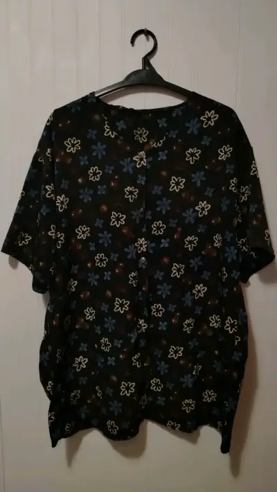 Blusa de mujer con estampado floral - miniatura 1