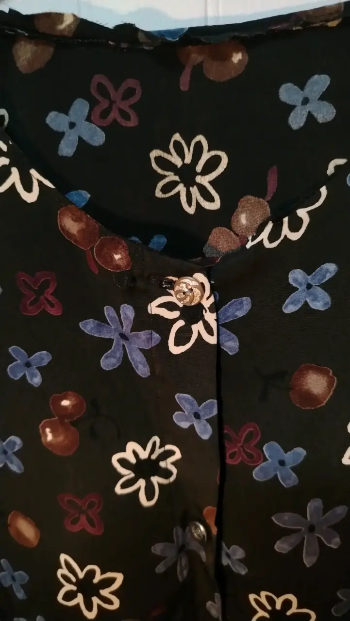 Blusa de mujer con estampado floral - 2