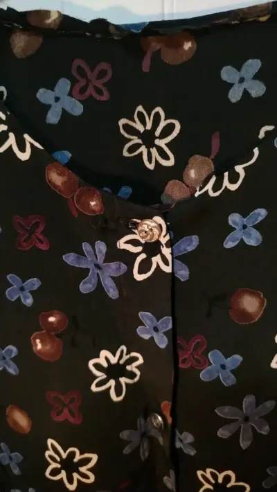 Blusa de mujer con estampado floral - miniatura 2