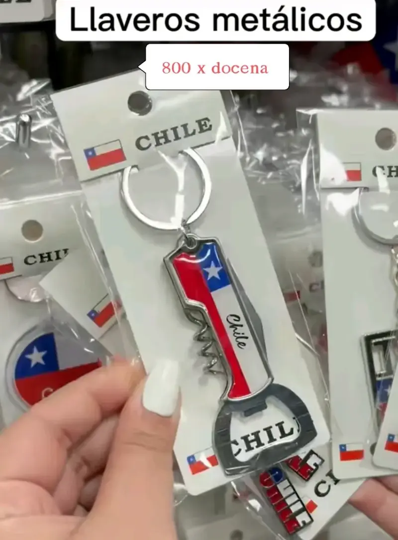 Llavero metálico abridor de botellas Chile