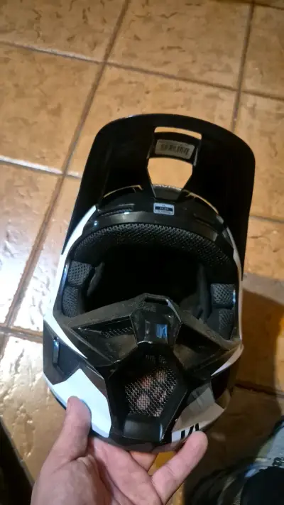 Casco integral de motocross Fox blanco y negro - miniatura 3
