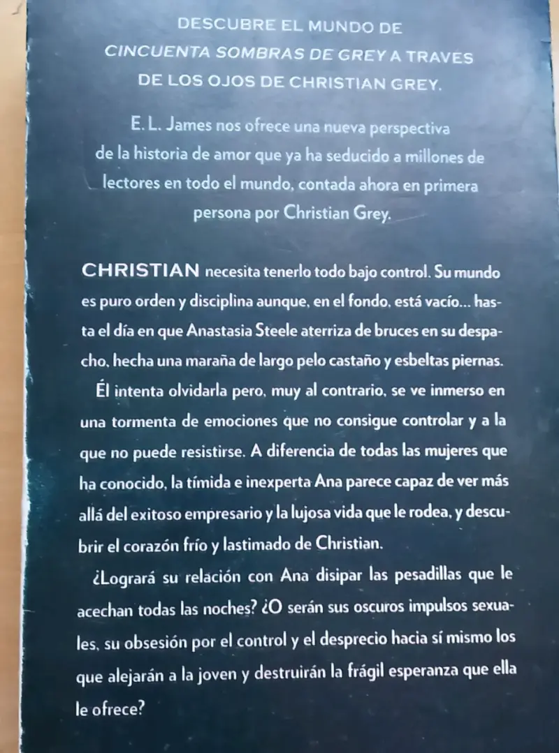 Libro Grey de E.L. James en buen estado - 2
