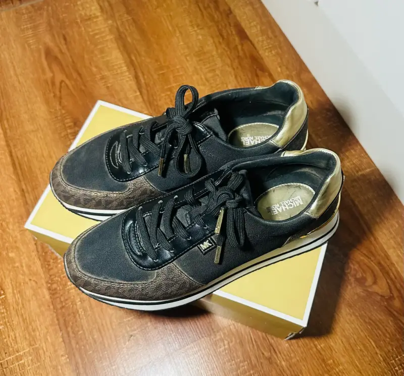 Zapatillas deportivas negras y doradas Michael Kors - 1