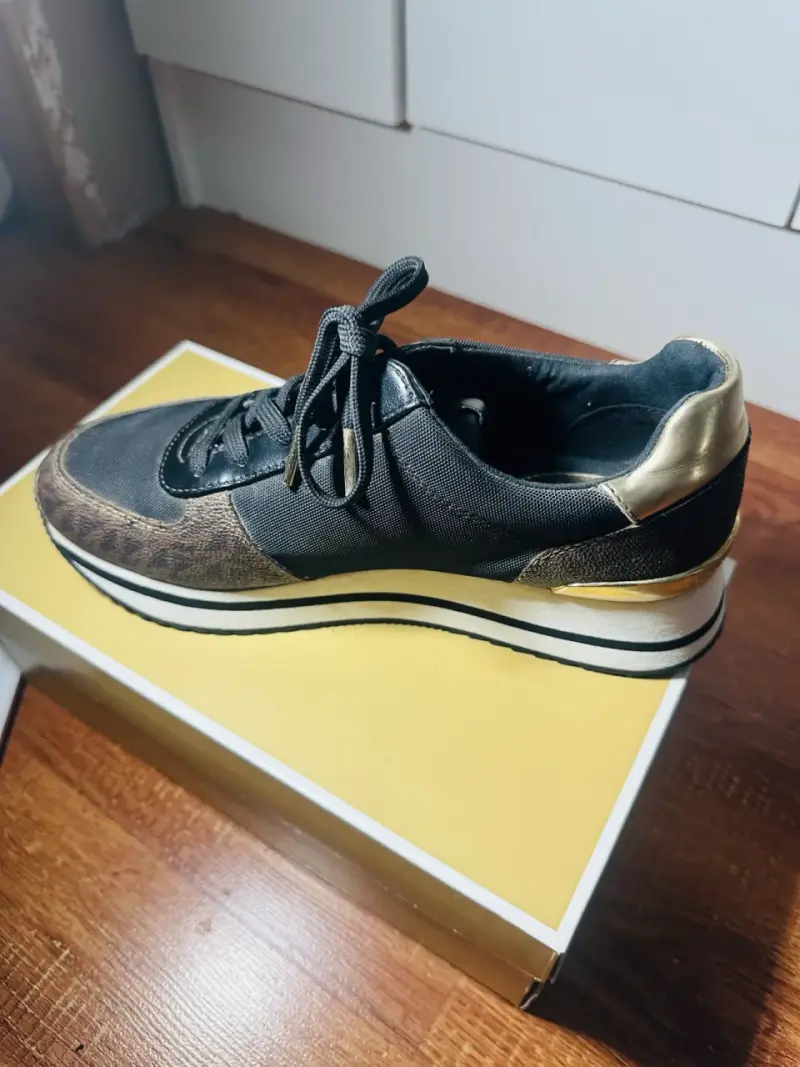 Zapatillas deportivas negras y doradas Michael Kors - 3
