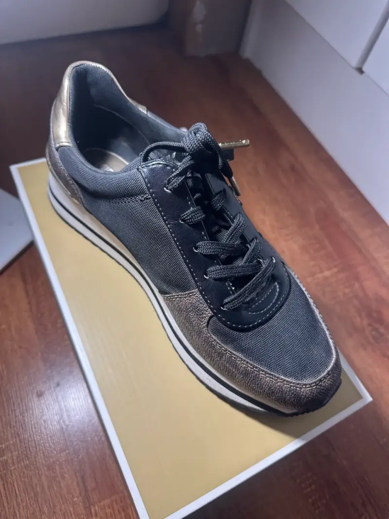 Zapatillas deportivas negras y doradas Michael Kors - 5