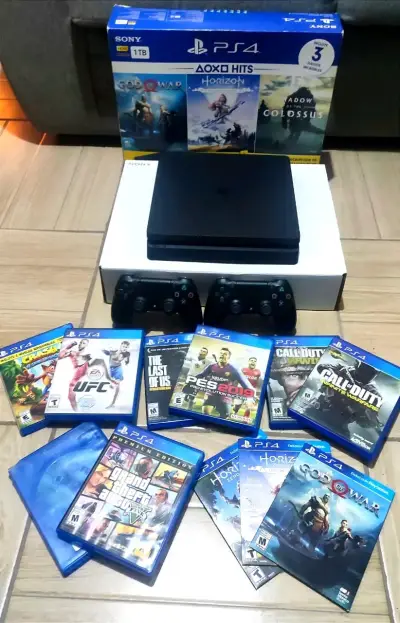 Consola PS4 1TB con Juegos y Controles - miniatura 4