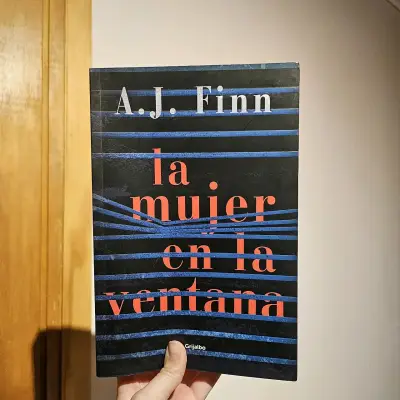 Libro 'La Mujer en la Ventana' de A.J. Finn - miniatura 1
