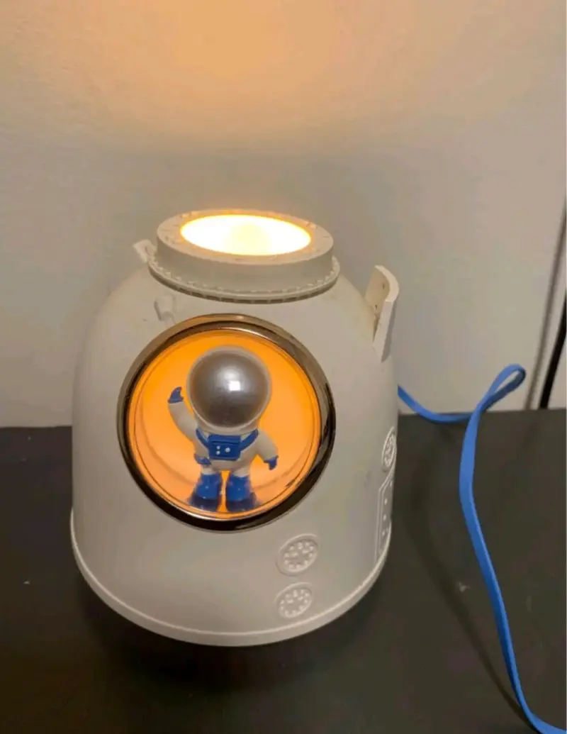 Lámpara decorativa astronauta con luz LED - 2