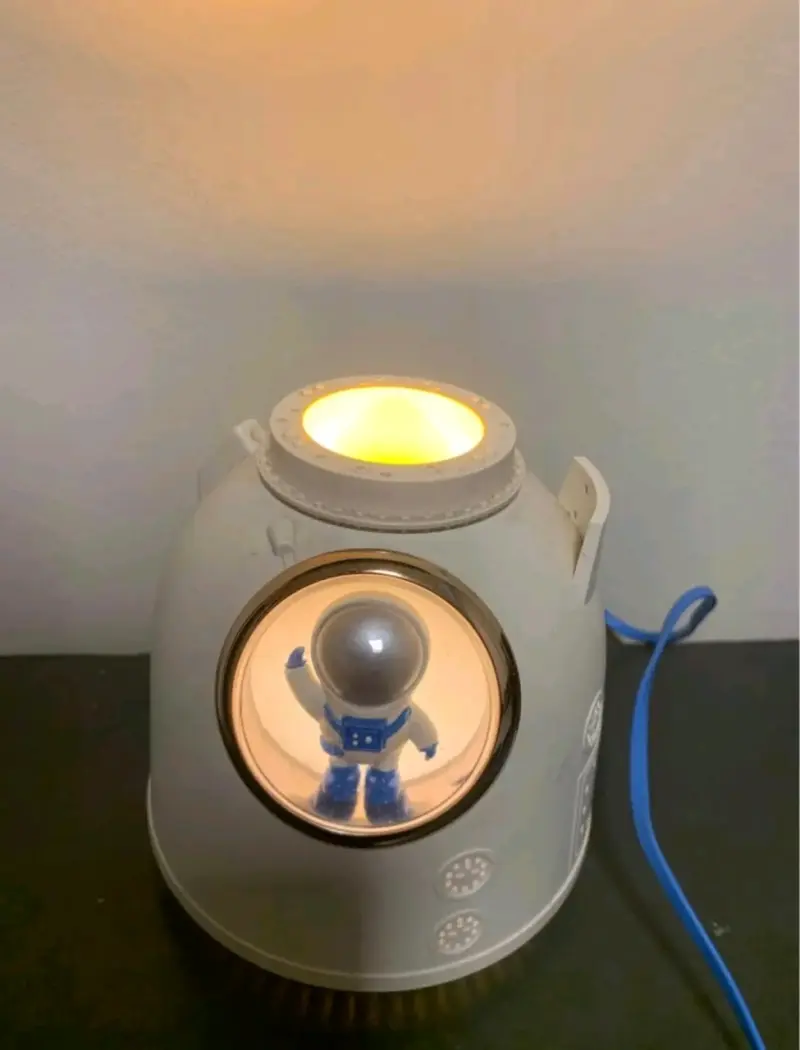 Lámpara decorativa astronauta con luz LED - 4
