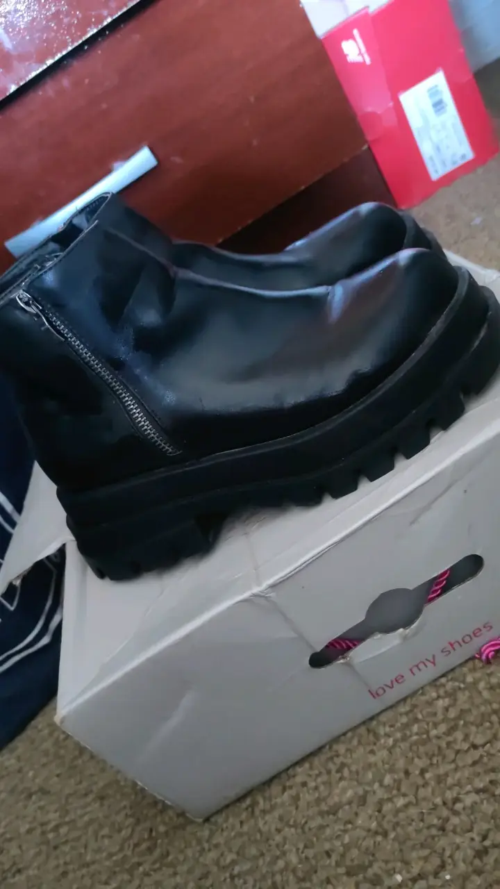 Botines negros con cierre lateral