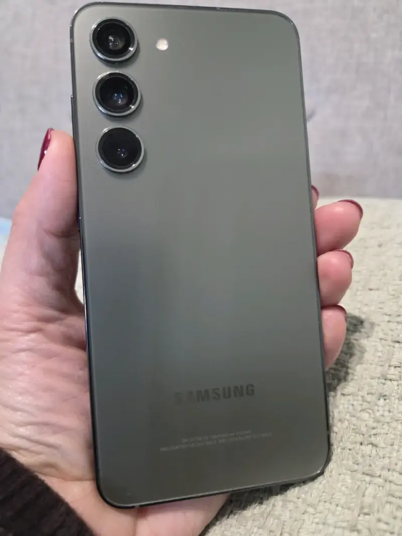 Samsung Galaxy S23 256GB Verde en Buen Estado - 1