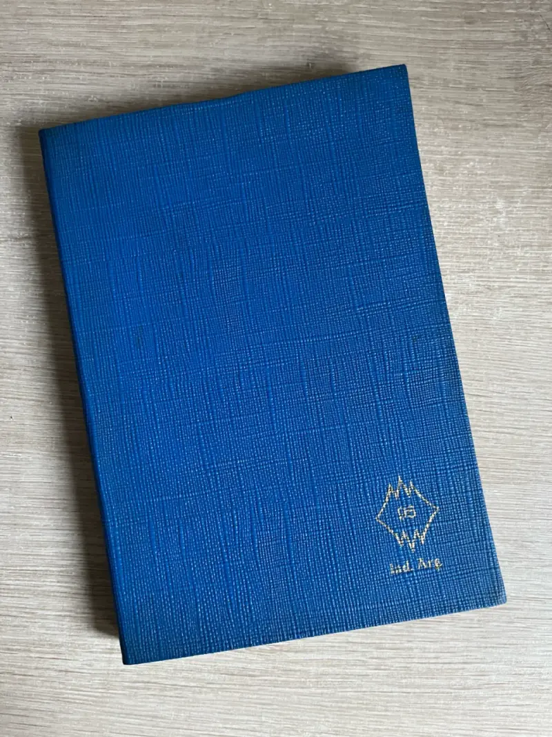 Álbum de estampillas chilenas con diseño azul - 1